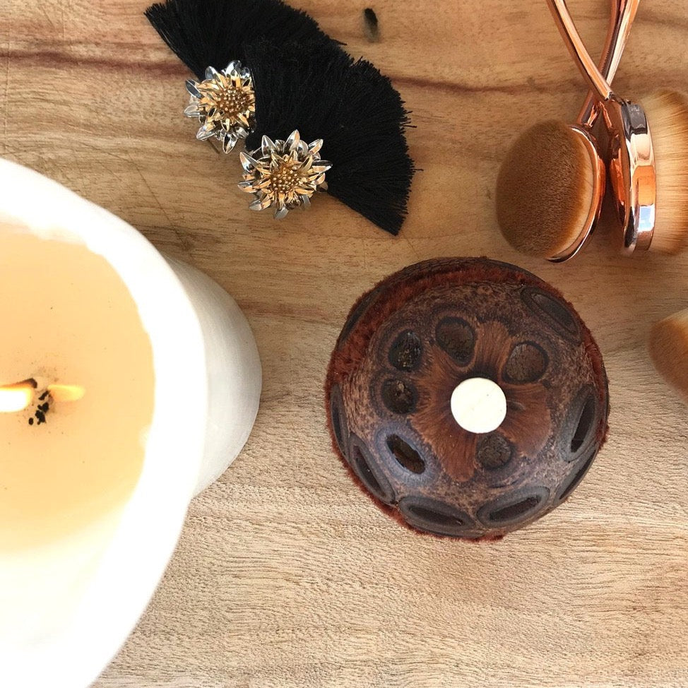 Mini Aroma Diffuser pods with pure Eucalyptus essential oil. The pods naturally diffuse the oil leaving your home smelling amazing.